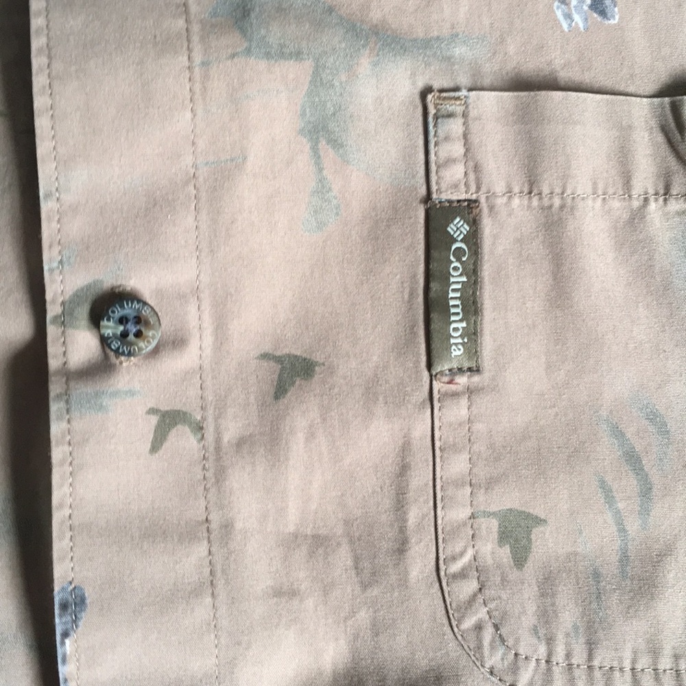 Columbia Men’s shirt - Picture 2 of 4